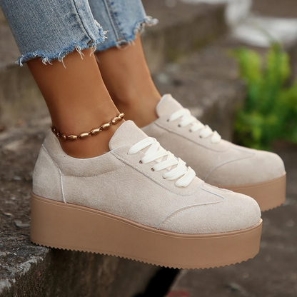 EVA™ | Wildlederschuhe mit Keilabsatz