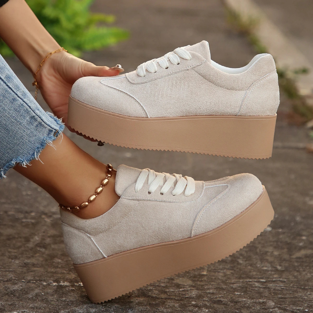 EVA™ | Wildlederschuhe mit Keilabsatz