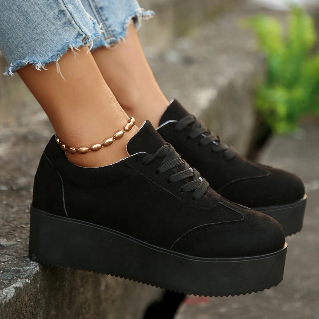 EVA™ | Wildlederschuhe mit Keilabsatz