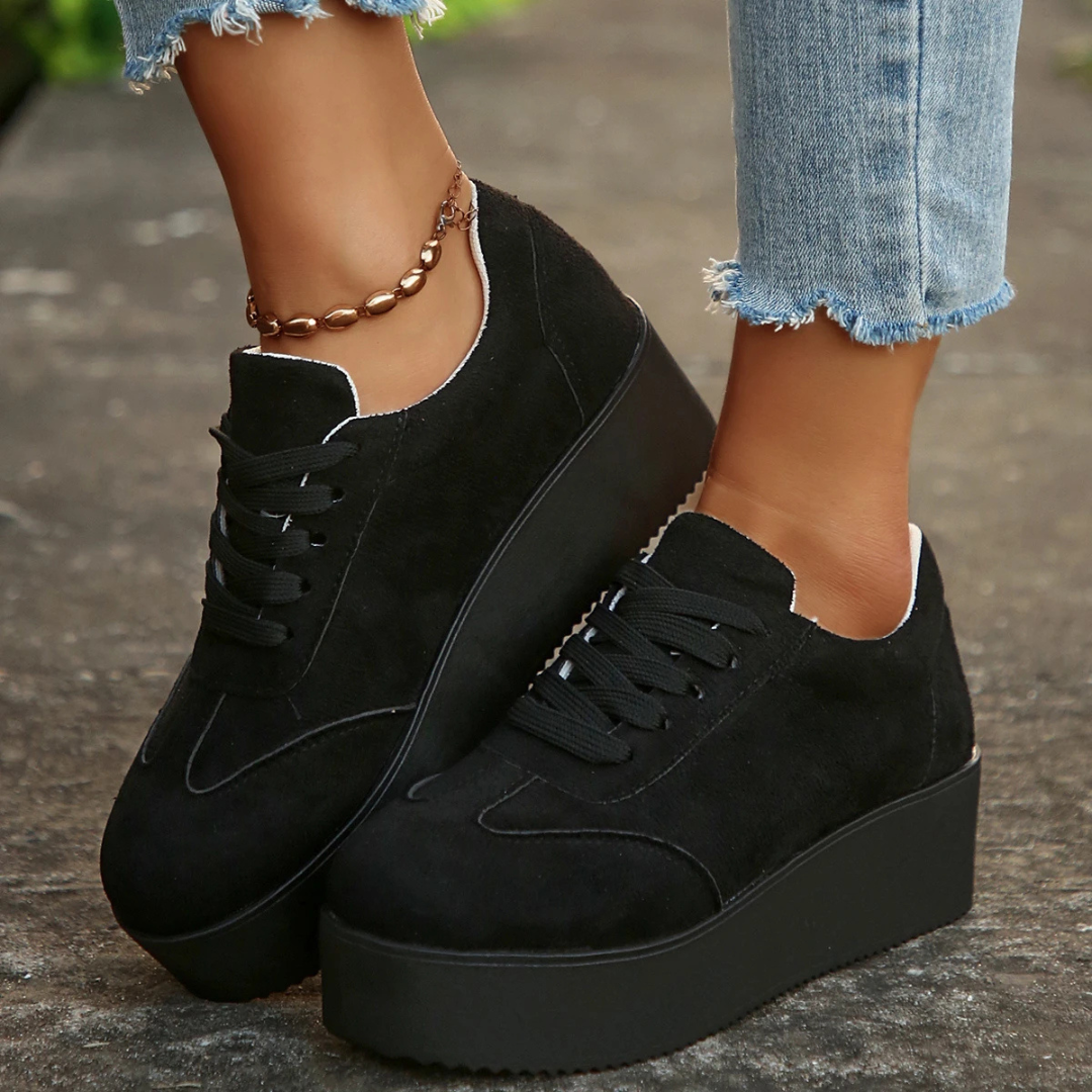 EVA™ | Wildlederschuhe mit Keilabsatz