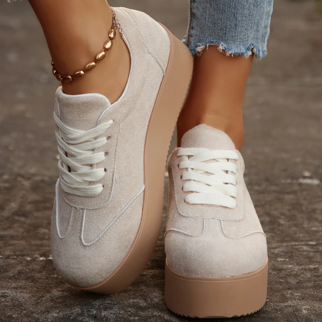 EVA™ | Wildlederschuhe mit Keilabsatz