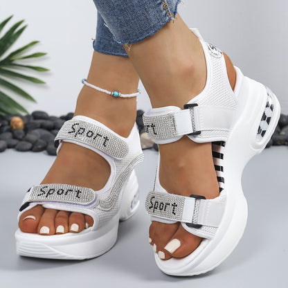 JULIA - Sandalen mit Keilabsatz.