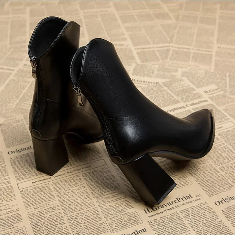 CAMILLE™ | Stiefeletten mit verchromter Spitze