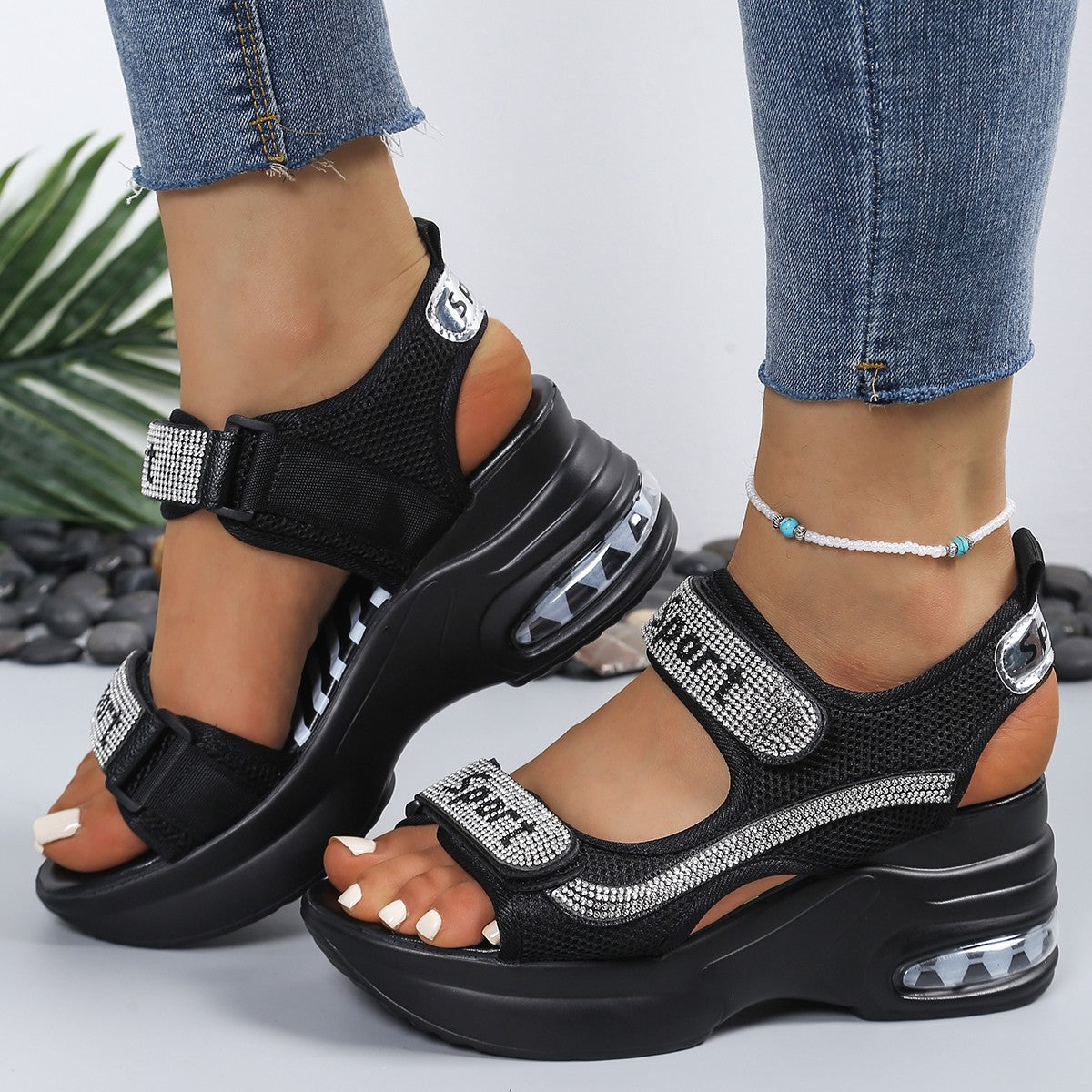 JULIA - Sandalen mit Keilabsatz.