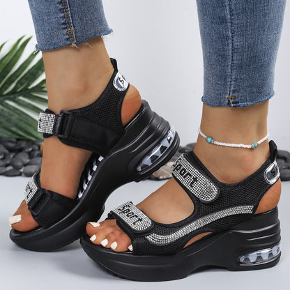JULIA - Sandalen mit Keilabsatz.