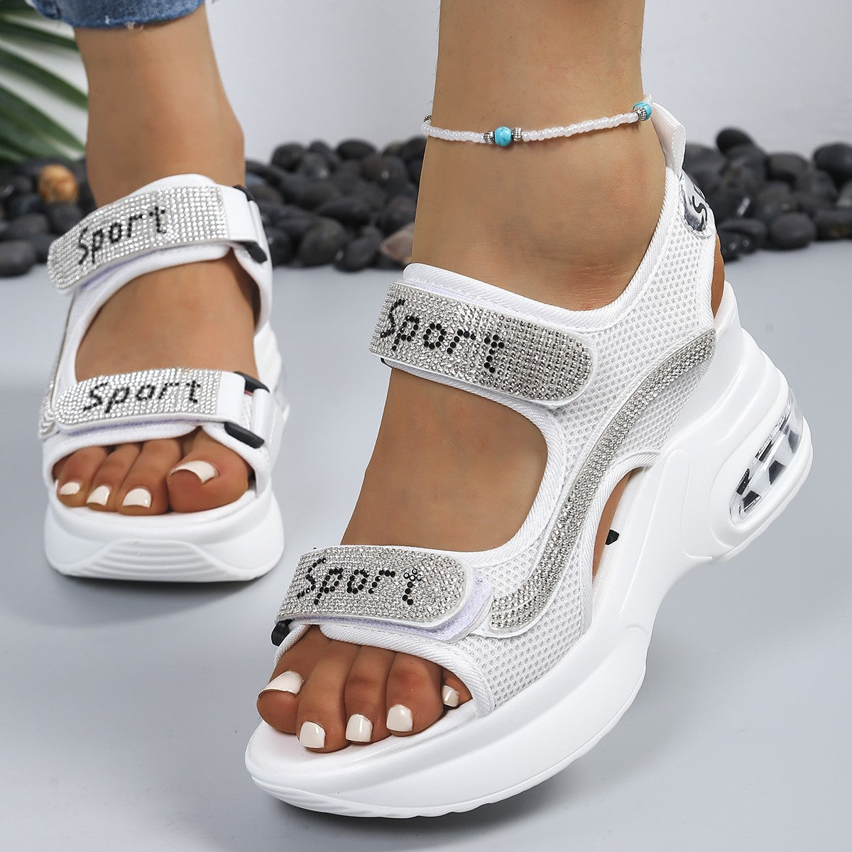 JULIA - Sandalen mit Keilabsatz.